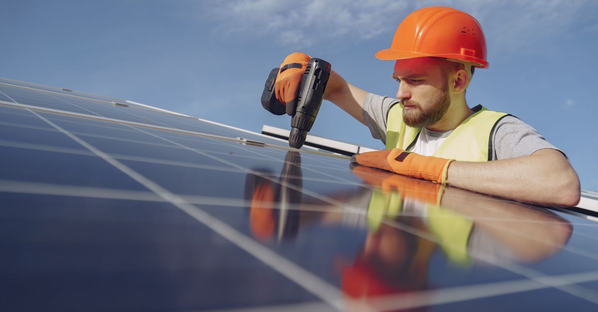 The Impact of Dust and Debris Build-Up on Solar Panel Functionality