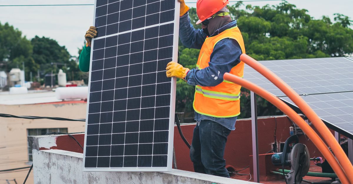 The Role of Qualified Electricians in Solar Panel Repairs